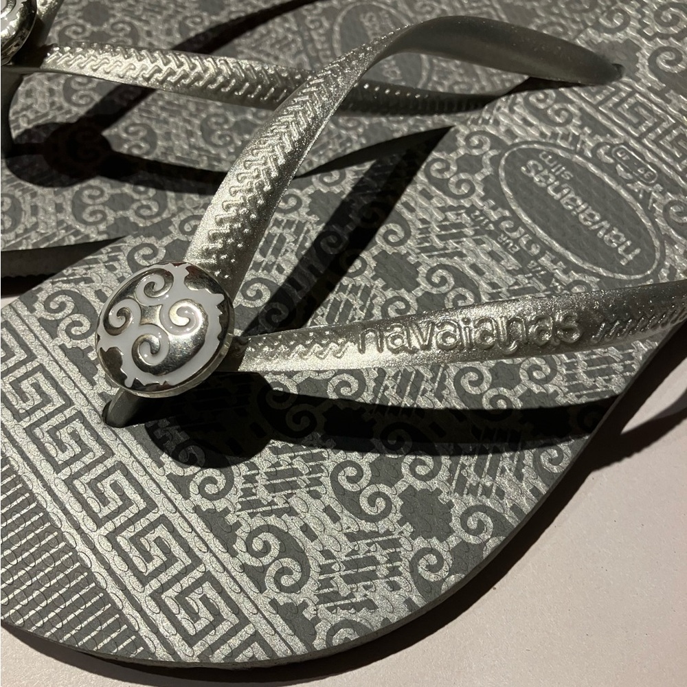 💥SALE💥Havaianas Flip Flops- Women’s 7/8 Slim